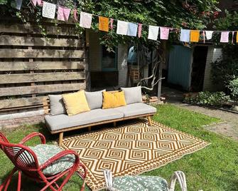 Beautiful family home in the center of Haarlem yet in a quiet area. - 하를럼 - 파티오