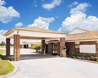 Affordability Meets Comfort in the Knights Inn Muskogee! Free Onsite Parking - Muskogee - Budova