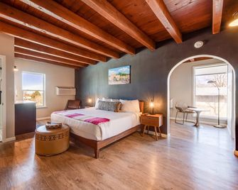 Taos Motor Lodge - Ranchos de Taos - Bedroom