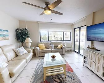Siesta Sands Beach Resort Gulf View - Sarasota - Living room