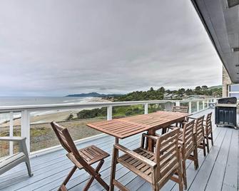 Luxurious Newport Estate w/ Spa & Lighthouse Views - 紐波特（俄勒岡州） - 陽台