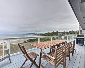 Luxurious Newport Estate w/ Spa & Lighthouse Views - Newport - Balkong