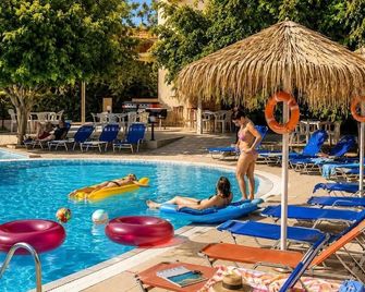 Castro Hotel - Heraklion - Pool