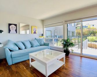 Retro Meets Modern - Seattle - Oturma odası