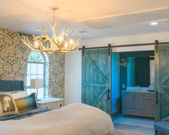 The Dillan House - Round Top Texas - Round Top - Bedroom