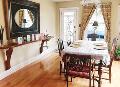 Bliss An Exclusive, Romantic 5 Room Suite/Apartment For Maximum 2 Adults - West Cape May - Τραπεζαρία