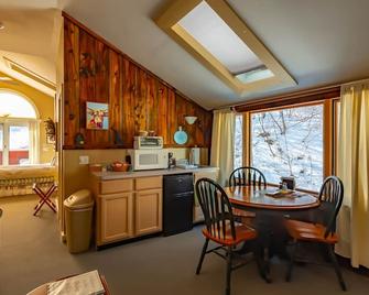 Shaker Mill Inn - West Stockbridge - Schlafzimmer
