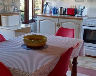 Whole cozy country cottage in South of France. - Noailles - Comedor