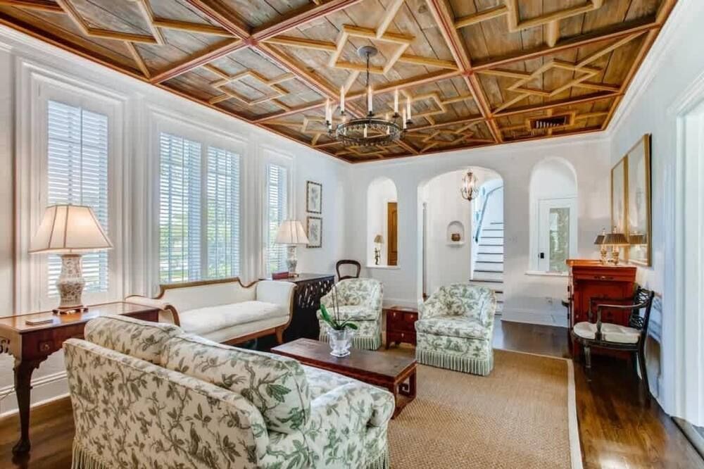 Villa Blanca - Saltwater Serenity in a Classic Mediterranean Revival Villa - ווסט פאלם ביץ' - סלון