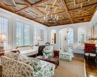 Villa Blanca - Saltwater Serenity in a Classic Mediterranean Revival Villa - ווסט פאלם ביץ' - סלון