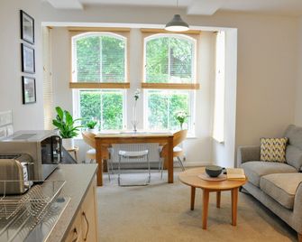 Crescent House Apartments - Telford - Oturma odası