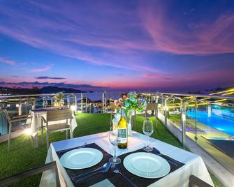 فندق كلوفر باتونج بوكيت - شا بلس - باتونغ - شرفة