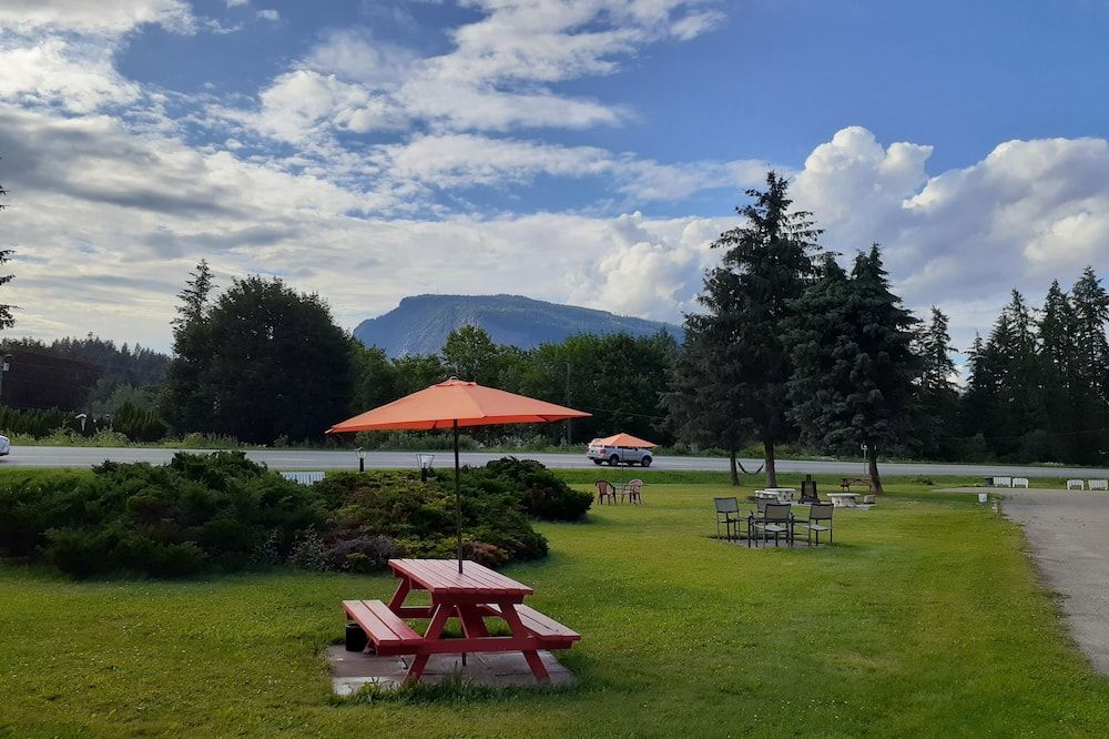 Motel Happy Salmon - Salmon Arm - Patio