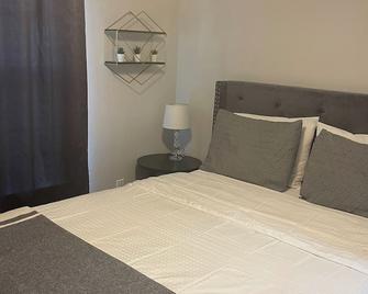 Cozy Remodeled 2 Bd Heights Bungalow - Houston - Habitación