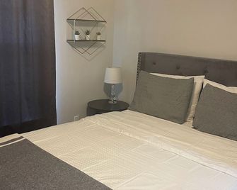 Cozy Remodeled 2 Bd Heights Bungalow - هيوستن - غرفة نوم