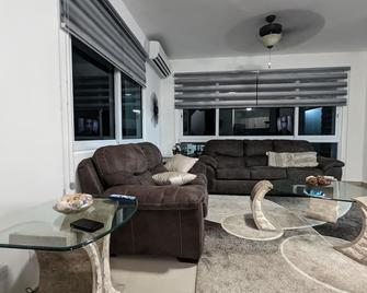 Luxury 3 Bed 3 Bath Penthouse Suite-With Golf Cart - Río Hato - Sala de estar