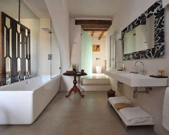Hotel Boutique V - by Grupo Tribu - Conil de la Frontera - Badrum