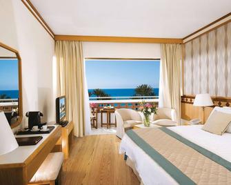 Constantinou Bros Pioneer Beach Hotel - Pafos