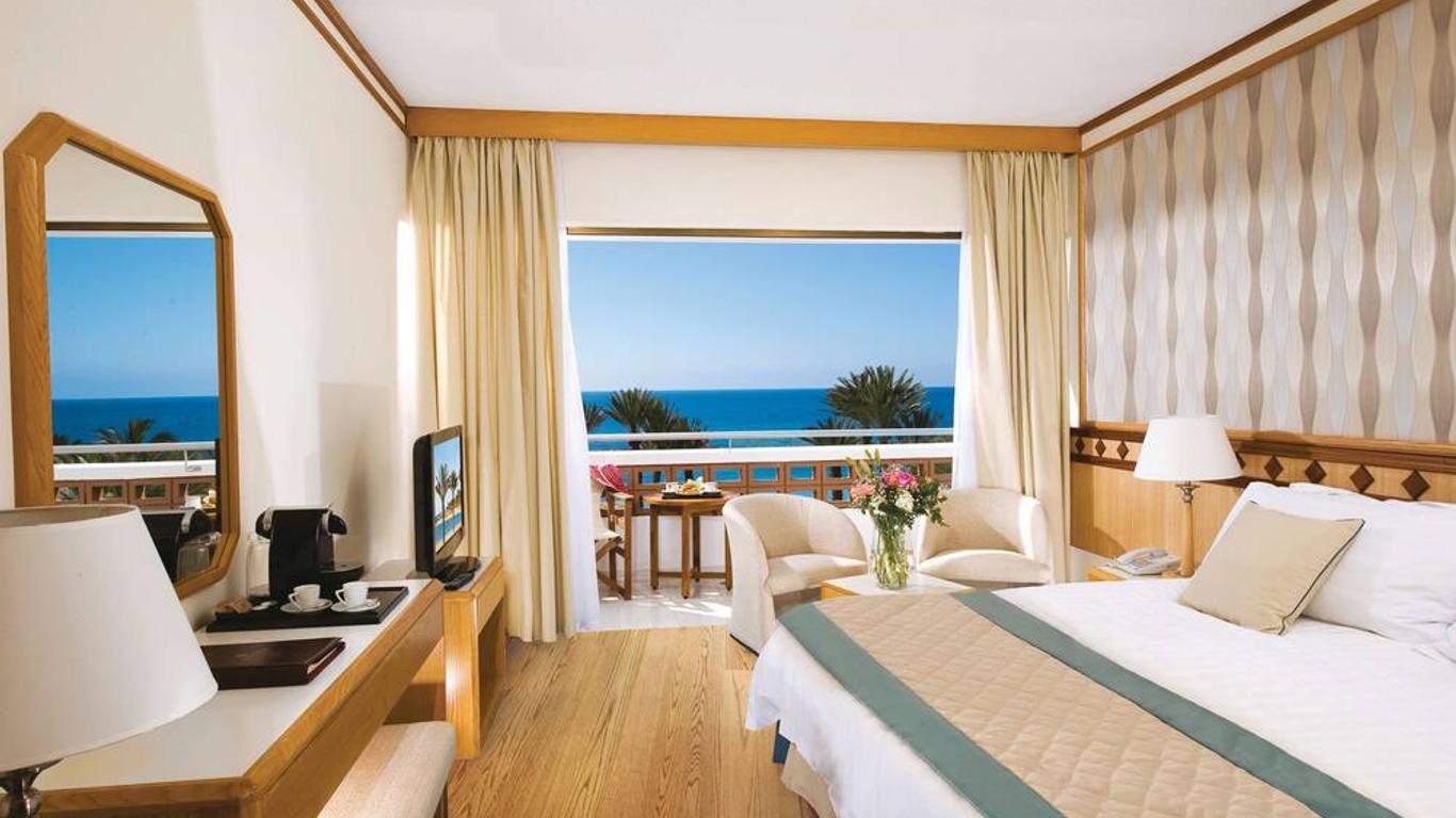 Constantinou Bros Pioneer Beach Hotel