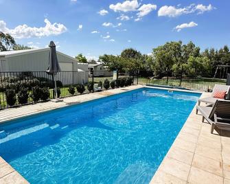 Kurrajong lodge: Beautiful country holiday accommodation Tamworth! - Tamworth - Pool