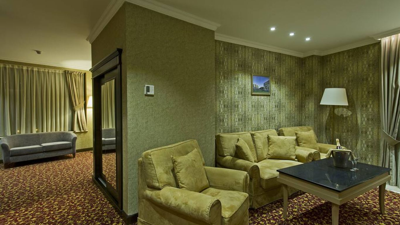 Colosseum Marina Hotel