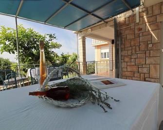 Apartments Villa Marijana - Standard One Bedroom Apartment with Terrace and Garden View Marijana 4 - Prižba - Balcón