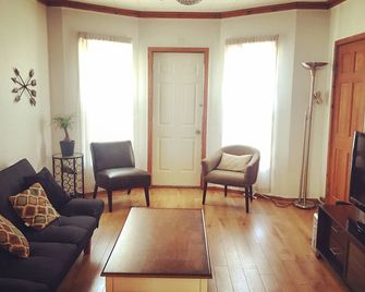 3 Bedroom In Buffalo Near Niagara Falls - Buffalo - Salon