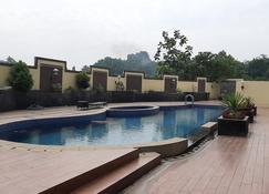 Brand New Modern and Cozy Studio at Easton Park Apartment - South Tangerang City - Piscine