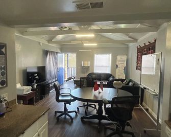 just remove the listing - San Bruno - Dining room