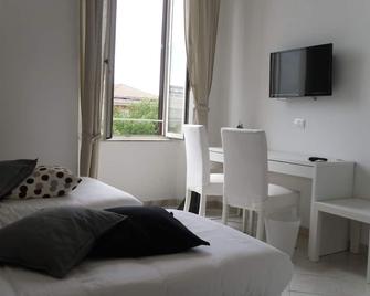 5 Rooms - Civitavecchia - Bedroom