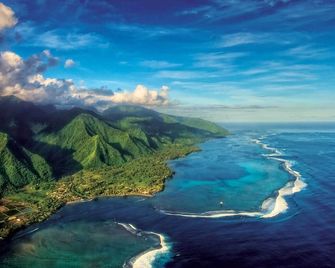 Tahiti-Bungalow at Teahupoo: Beachfront - Teahupoo