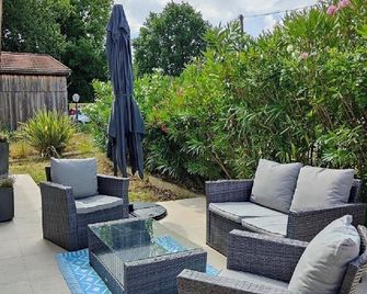 house 4/5 pers near lake and ocean - Hourtin - Patio