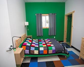 Out East Adventure Centre - Rocky Harbour - Bedroom