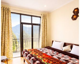 Goroomgo Kaafal Homestay Mussoorie - Mussoorie - Bedroom