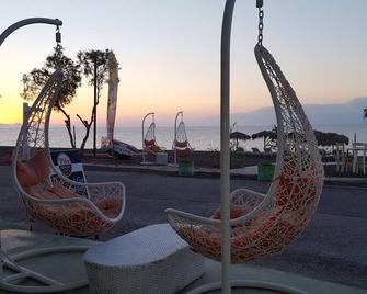 Pleasure Beachside Studios - Agios Georgios - Binnenhof