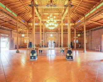OYO 1347 Joglo Garut Cottage Syariah - Garut - Lobby