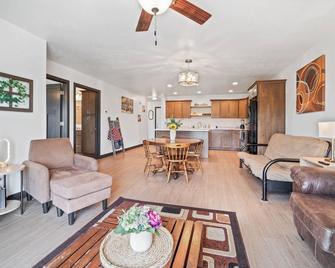 Newly Built Brillion Townhouse - Central to Appleton, Green Bay, Manitowoc, and more! - Brillion - Sala de estar