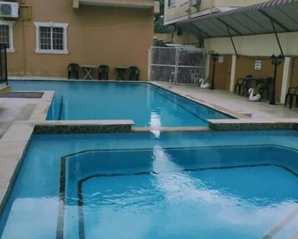 A Relaxing 3-bedroom Townhouse - San Fernando - Pool
