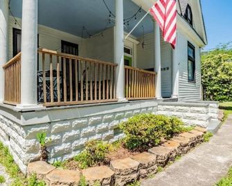 Dauphin District Darling #3-Downtown, Restaurants - Mobile - Outdoors view