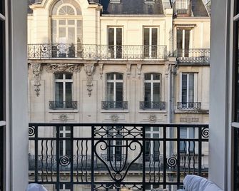 فندق مارينيون شانزليزيه - باريس - شرفة