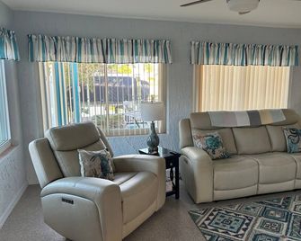 Come Enjoy Sea-renity @ Hernando Beach! - Spring Hill - Sala de estar