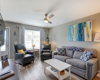 ChampionHill - Pick & Roll into Spooky Nook 2BD Townhome with Off Street Parking - Hamilton - Sala de estar