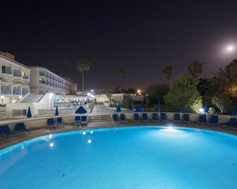 Kissos Hotel - פאפוס - בריכה