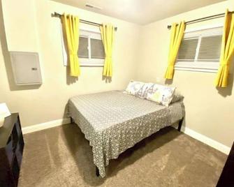 Cozy Cottage Guest House - Portage - Ložnice