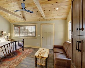 Studio Suite #1 at The Lodge | Minutes from Sunapee Harbor & Mount Sunapee - Sunapee - Ložnice
