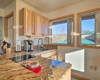 Charming Studio - 3 Miles From Kolob Canyons! - New Harmony - Cocina