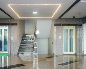 Hotel Vr Grand - Vizianagaram - Lobby