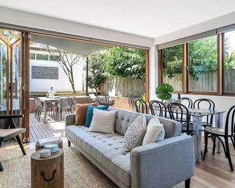 Artscape - Luxurious Bondi Beach Family Villa! - Sydney - Living room