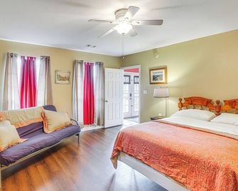 Beautiful Home 1 Mi to Hot Springs National Park - Hot Springs - Bedroom