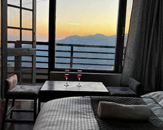 The Getaway - Шімла - Балкон